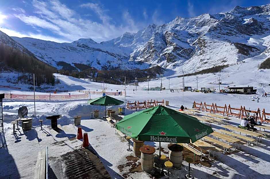 Hotel THE LARIX ski-in ski-out