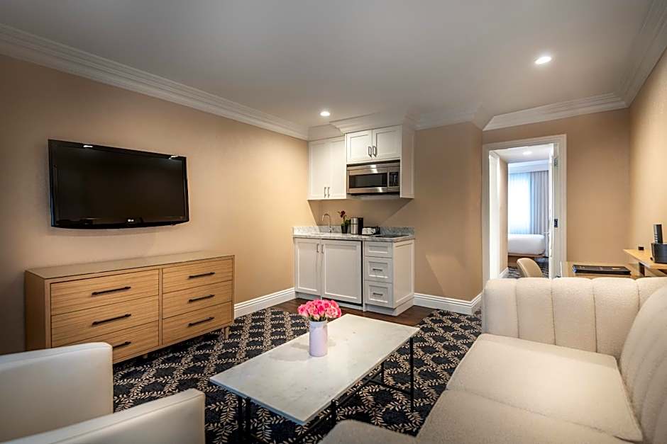 Beverly Hills Plaza Hotel