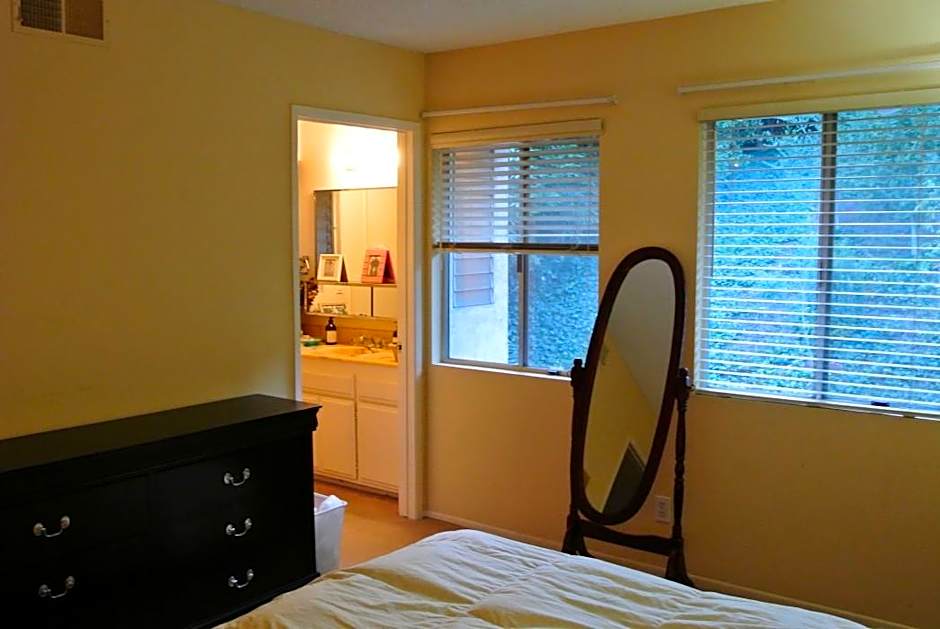 Bed and Breakfast in Hollywood Hills