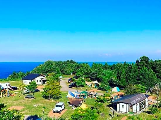 Heart Land Hills in Noto 37 Trailer House Sho