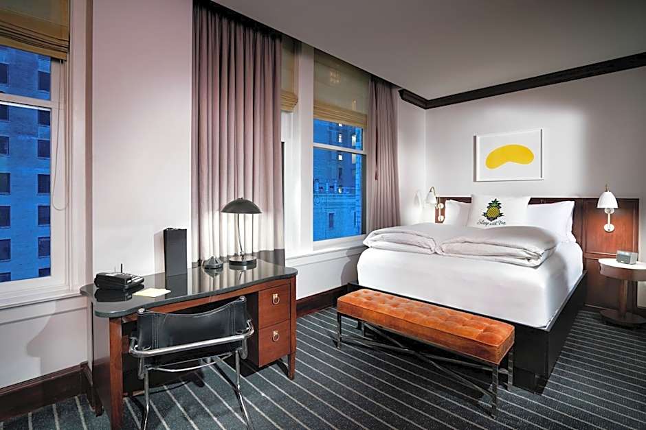 Staypineapple, An Iconic Hotel, The Loop