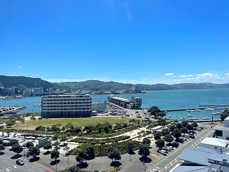 Bay Plaza Hotel