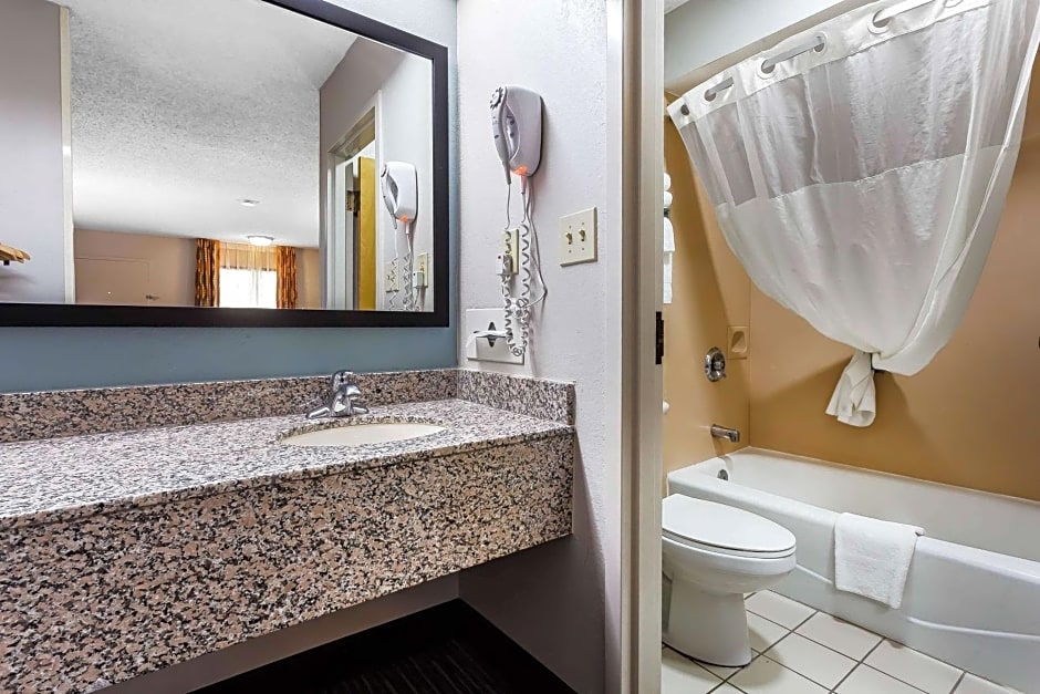 Quality Inn & Suites Mooresville-Lake Norman