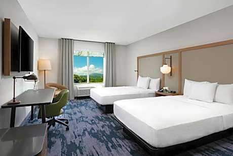 Queen Room with Two Queen Beds and Rainforest View