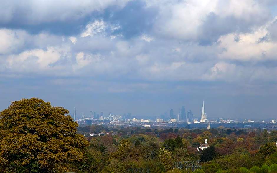 Holiday Inn Express London - Epsom Downs By IHG