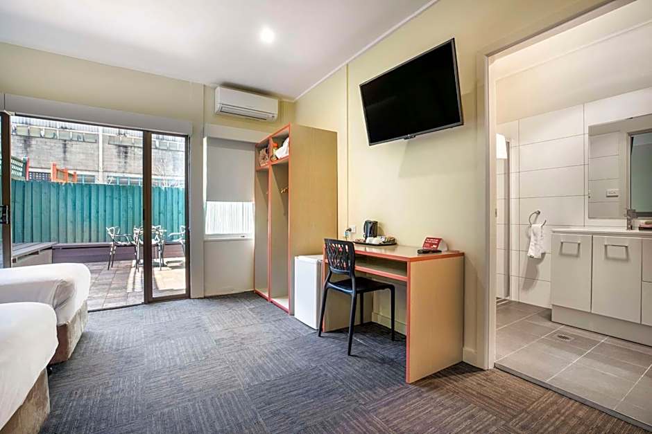 Nightcap at High Flyer Hotel