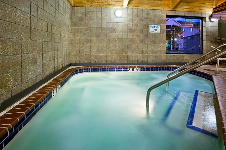 AmericInn by Wyndham Fargo West Acres