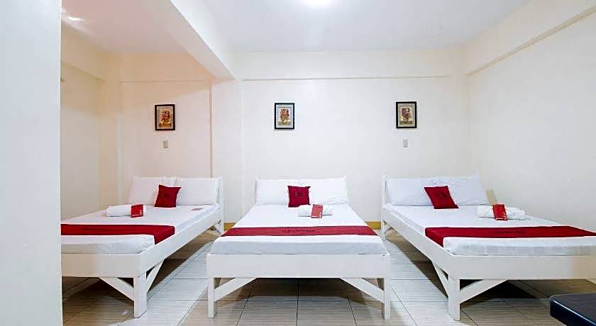 RedDoorz @ Golden Skye Hotel Guagua