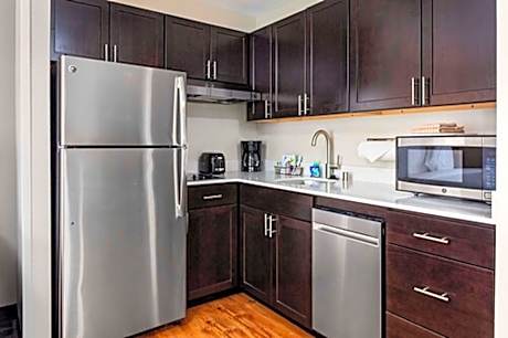 Studio, 1 Queen Bed with Sofa bed (1 Queen Bed and 1 Double Sofa Bed)