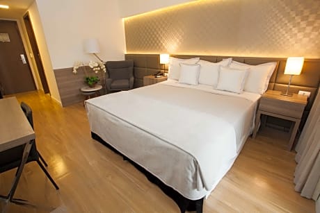 Twin Deluxe Two Single Beds