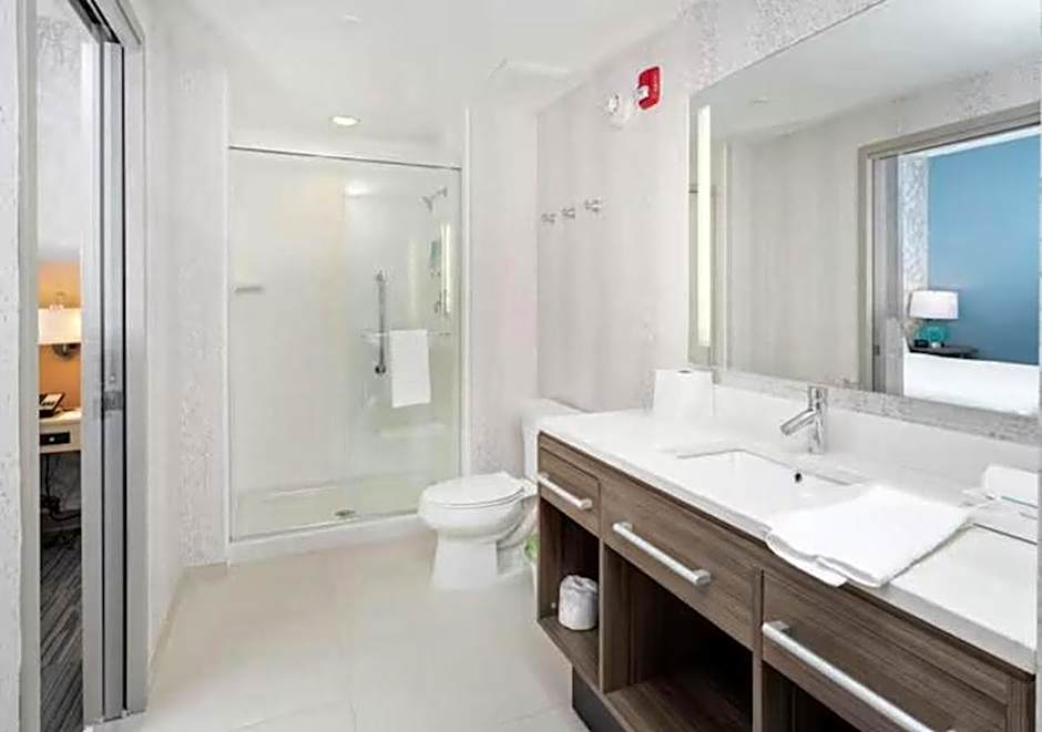 Home2 Suites by Hilton Newark-Airport, NJ