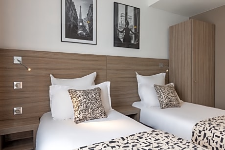 2 Single Beds  Standard Room  Shower In Room  Design Style