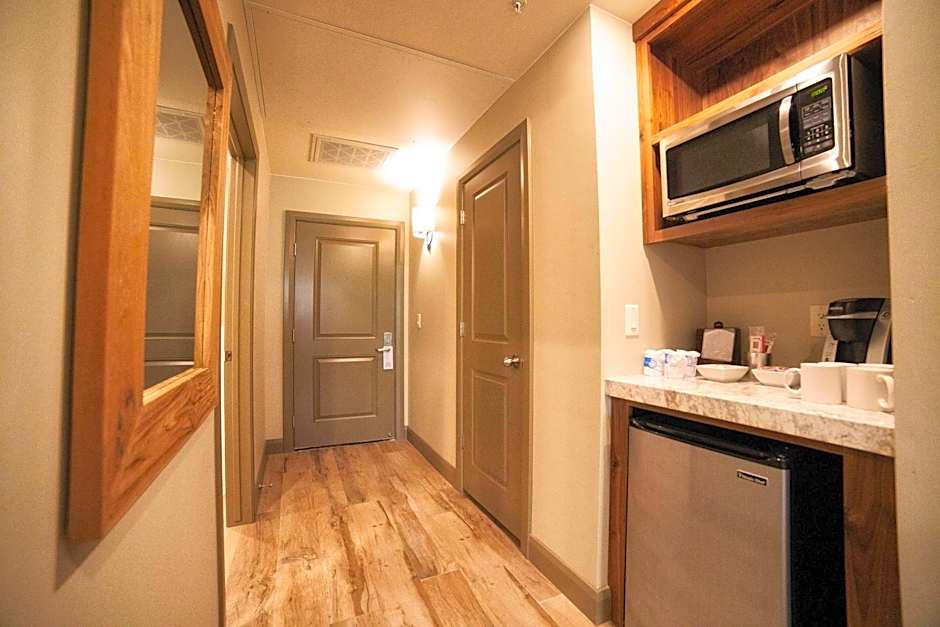 Driftwood Lodge