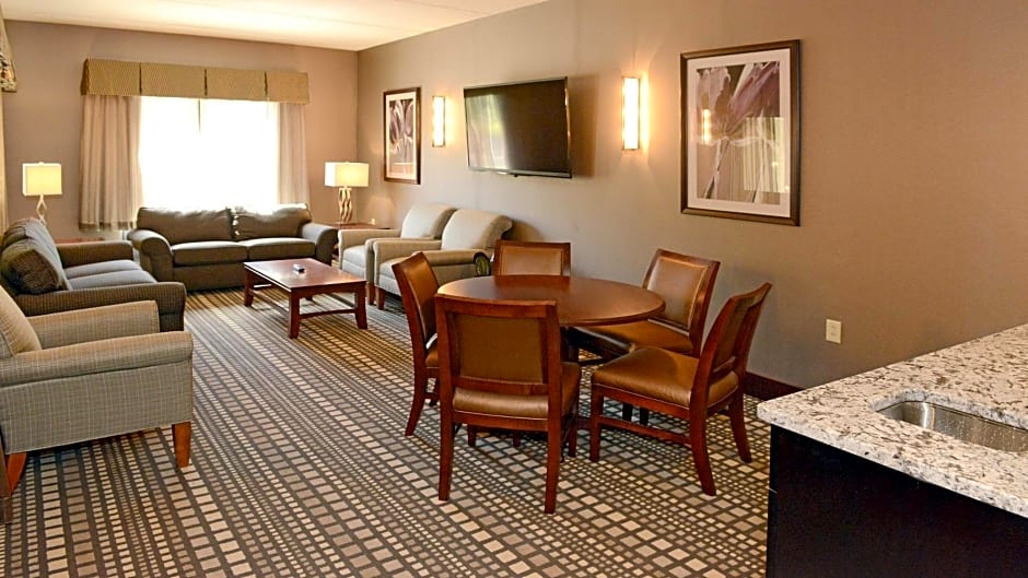 Holiday Inn Express & Suites Geneva Finger Lakes