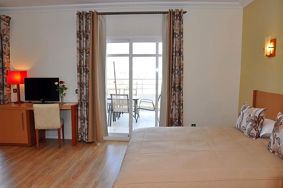 Across Hotels & Spa
