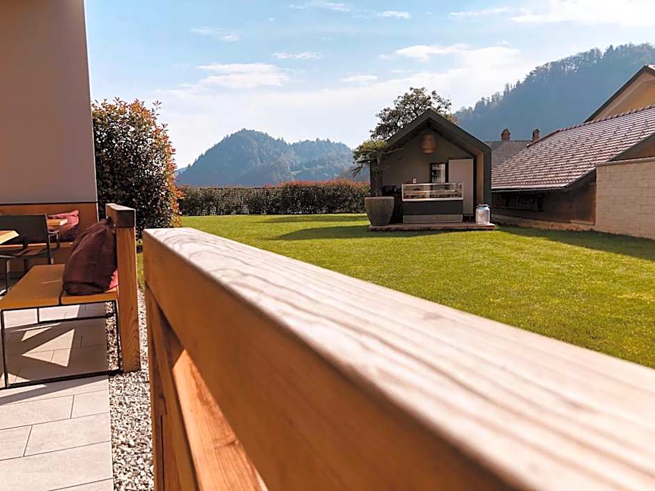 Na Vasi restavracija in prenočišča