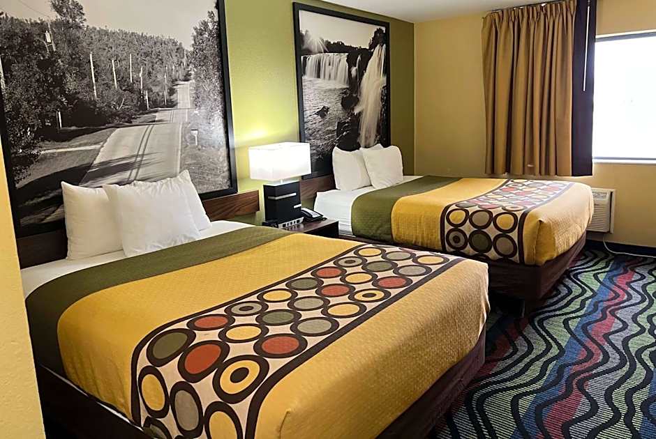 Super 8 by Wyndham Farmington