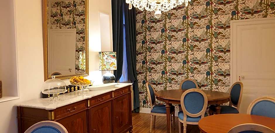 LA MAISON LEONARD