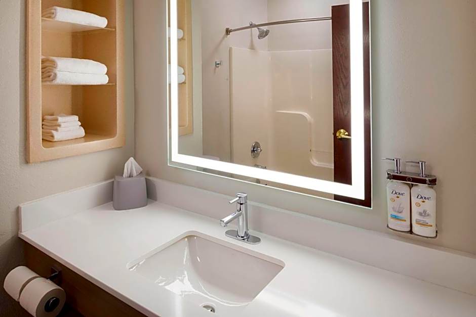 Holiday Inn Express Hotel & Suites Fort Atkinson By IHG