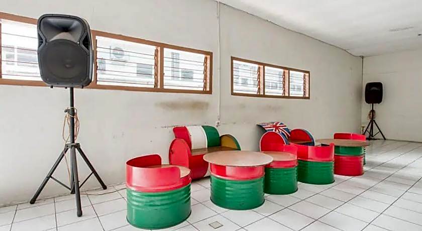 RedDoorz Plus near Galaxy Mall