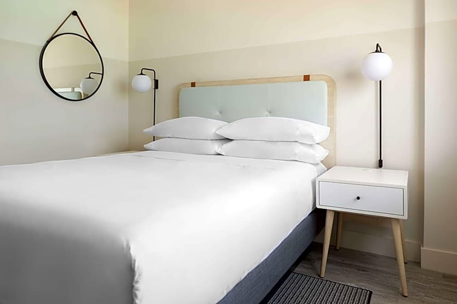 Hampton by Hilton Grand Cayman Seven Mile Beach