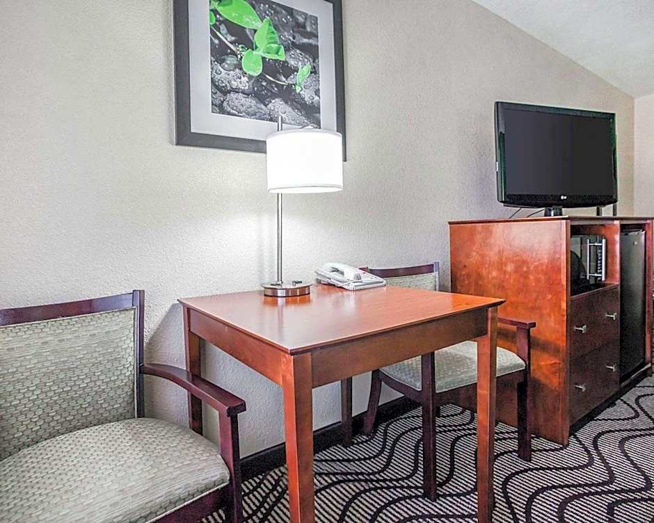 Quality Inn & Suites Altoona