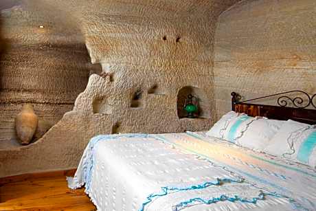 Superior Cave Suite