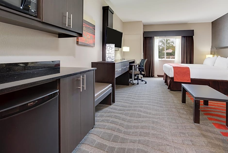 Holiday Inn Express Naples Downtown 5th Avenue By IHG