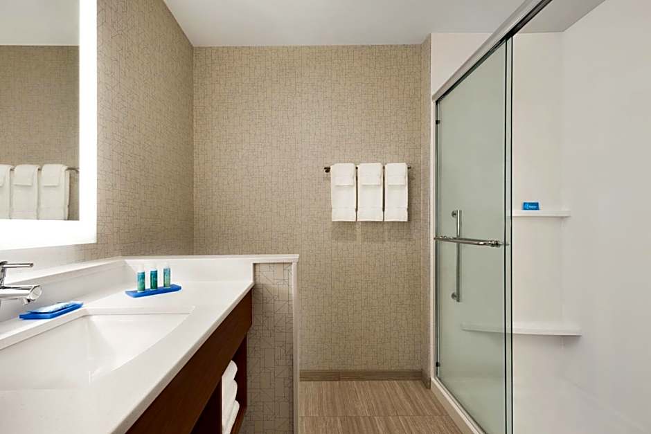 Holiday Inn Express & Suites Cincinnati South - Wilder By IHG