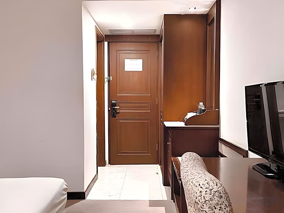 M - Regency Hotel