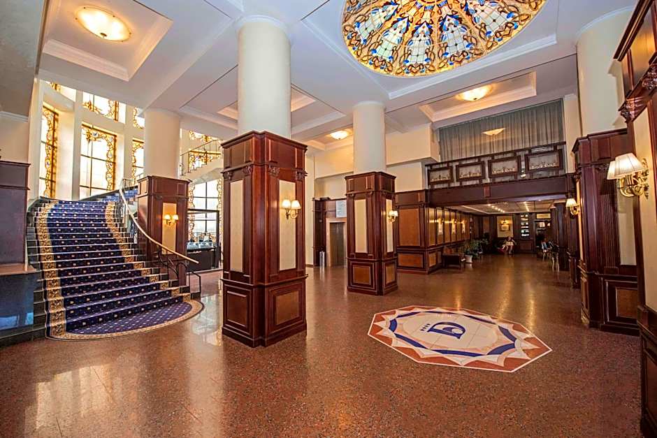 Готель Дніпро Dnipro Hotel