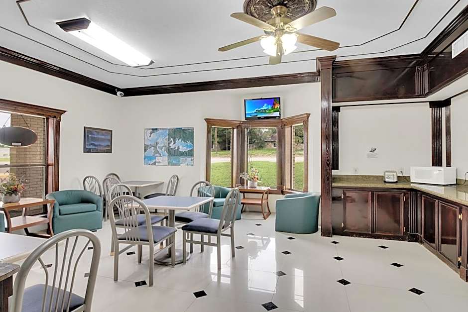 Three Rivers Executive Inn & Suites By OYO