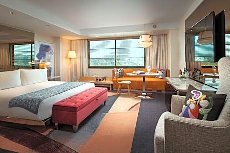 Premier Room, Guest room, King