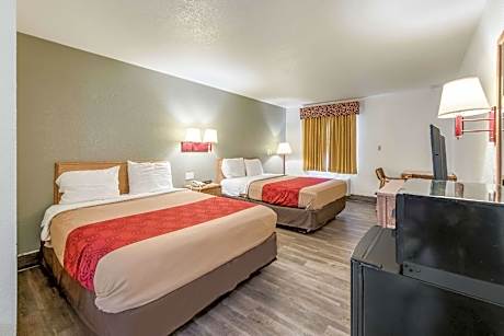 2 Queen Beds, Smoking