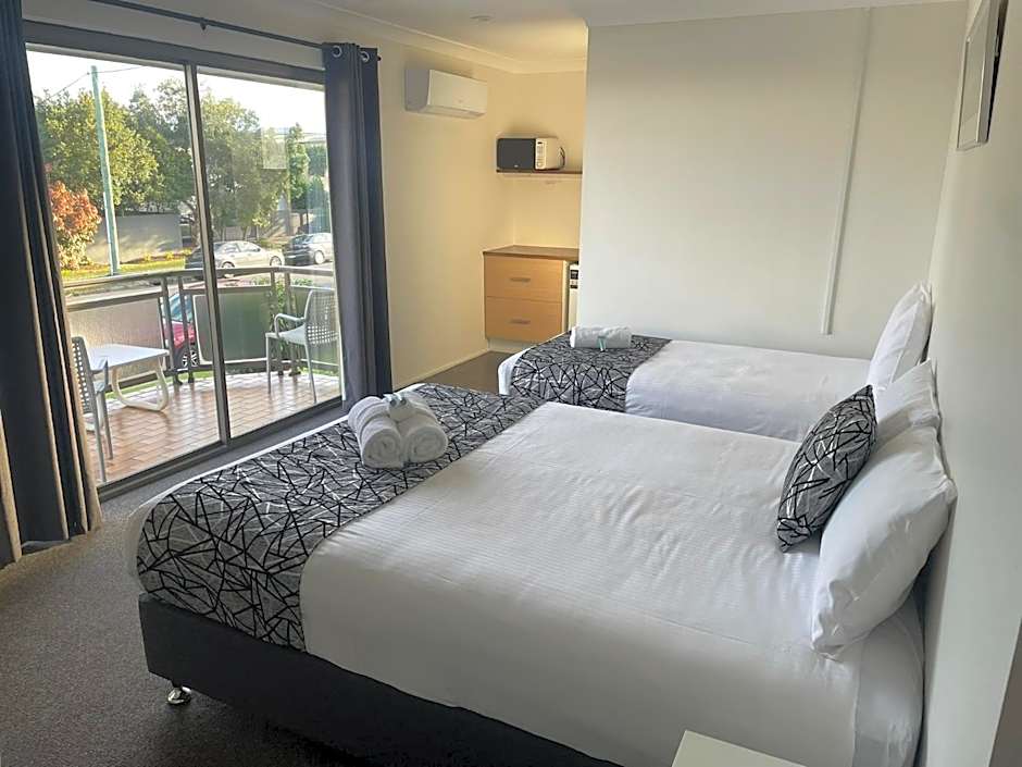 Coastal Bay Motel