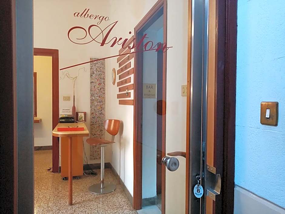 Ariston Petit Hotel