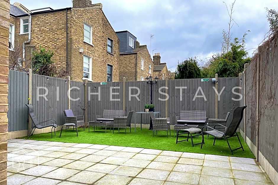 Hackney Suites - En-suite rooms & amenities