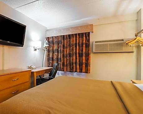 Queen Room - Non-Smoking