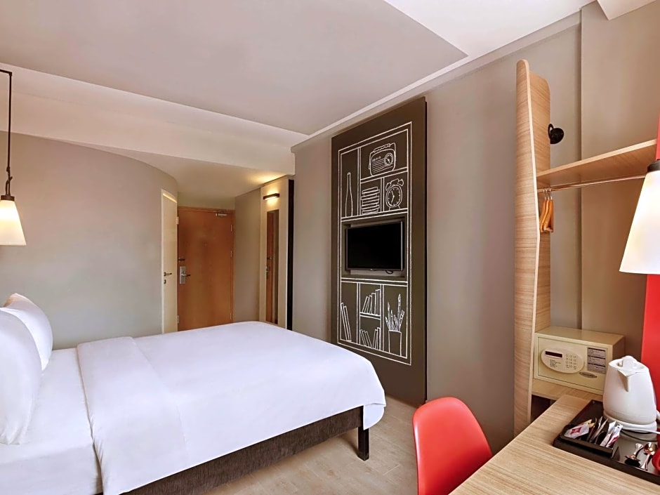 Ibis Bali Legian Street