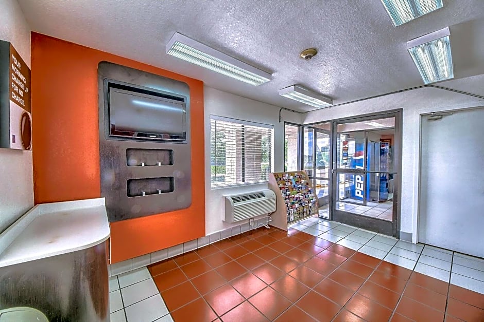 Motel 6 San Antonio, Tx Six Flags Fiesta TX - La Cantera Area