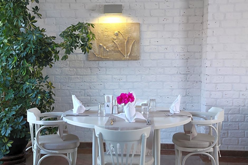 Zeytinada Hotel