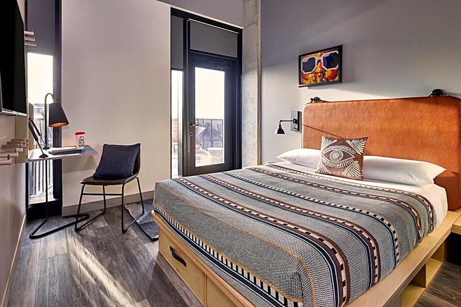 Photo 1 of 8 of 1 Queen Bed, Balcony