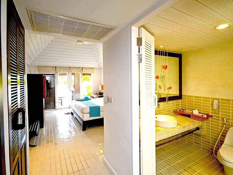 Iyara Beach Hotel and Plaza