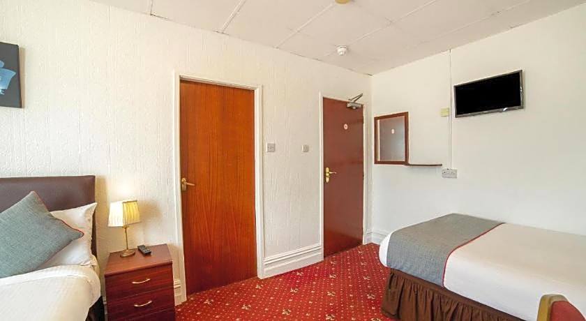 OYO The Golden Cheval Hotel & Shisha Bar