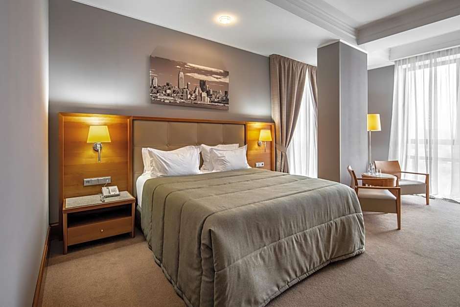 CITYHOTEL