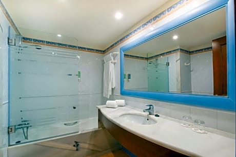 DOUBLE WITH FRONT SEA VIEW 2 ADULTS +  BABY