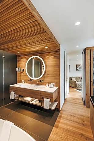 Suite with Mountain View
