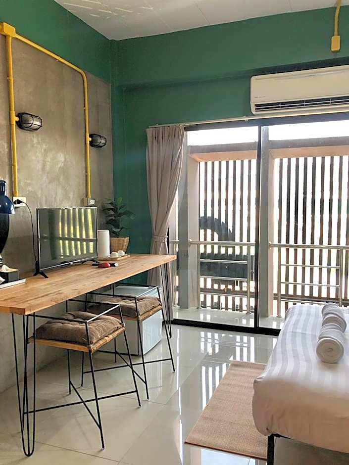 Yimwhan Hostel & Cafe Ayutthaya