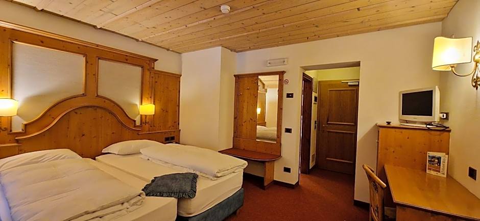 Photo 1 of 5 of 1 Double Bed or 2 Beds