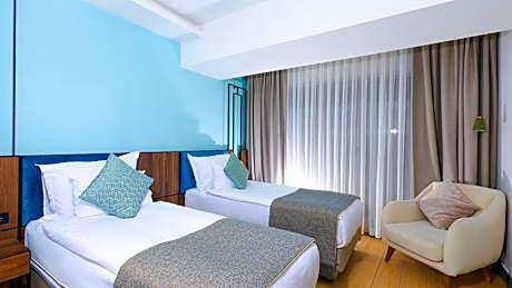 Twin Room with Pool View